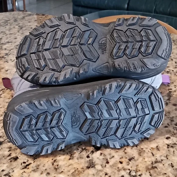 The North Face Girls Alpenglow IV Lace Insulated Waterproof Winter Boots. Size 1 - Picture 7 of 15